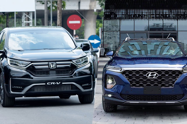 So sánh Hyundai Santa Fe phiên bản dầu tiêu chuẩn với Honda CR-V phiên bản L