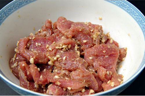 Thịt nạc càng xào càng dai? Đầu bếp mách 4 bước giúp món thịt xào vừa mềm vừa thơm