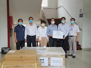 TBS Group tặng máy xét nghiệm Covid-19 Realtime-PCR cho TP. Dĩ An
