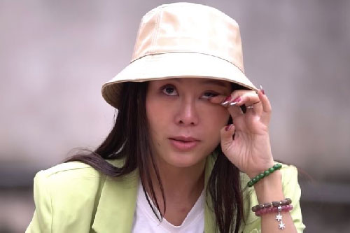 Nam Thư: 'Tôi bật khóc như điên như dại rồi đập đồ, điện thoại, đập mọi thứ'