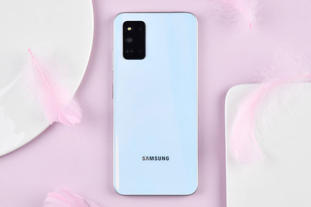 Smartphone Samsung với chip S750G 5G, RAM 8 GB, pin 4.500 mAh, giá hơn 7 triệu