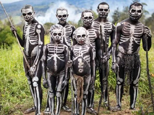 Bộ lạc ‘xác sống’, xương người ghê rợn ở Papua New Guinea