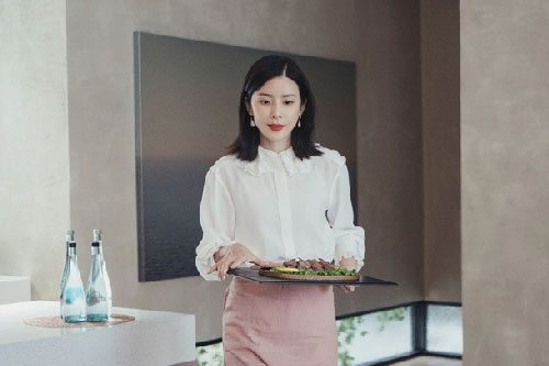 Lấy chồng giàu sang nhưng 30 năm không hề hạnh phúc, đến khi con dâu kể về những đĩa thịt bò lúc nửa đêm tôi mới hiểu