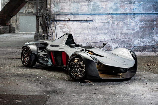 =8. BAC Mono (thời gian tăng tốc từ 0-100 km/h: 2,8 giây).