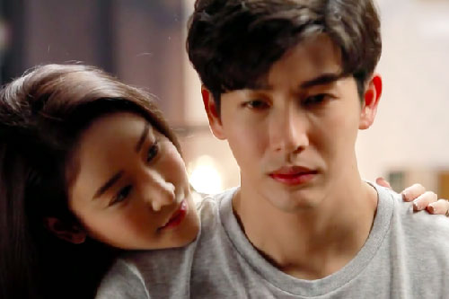 Thấy tấm ảnh vợ cẩn thận treo lên tường, tôi hỏi là ai thì choáng nặng với câu trả lời và bí mật quá lớn của vợ