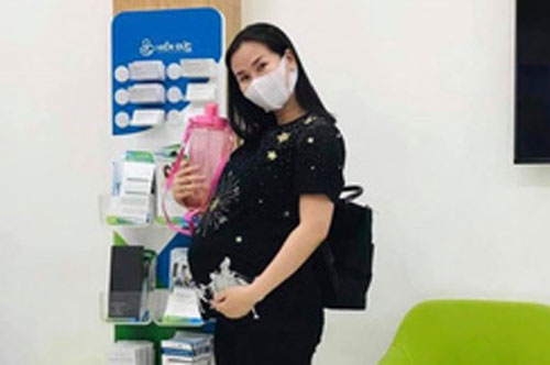 Võ Hạ Trâm khoe bụng bầu vượt mặt, hé lộ thời điểm sinh nở và thông tin về em bé