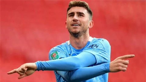 Barca tính tống cổ 2 trung vệ để đầu tư vào Laporte