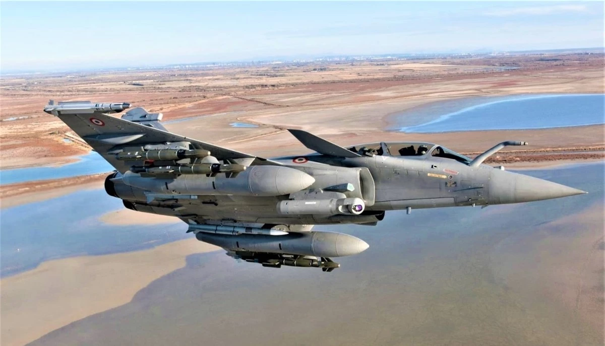 Chiến đấu cơ Rafale có thể đảm nhận một loạt nhiệm vụ, kể cả tiêu diệt tàu sân bay và sử dụng vũ khí hạt nhân chiến thuật; Nguồn: dassault-aviation.com
