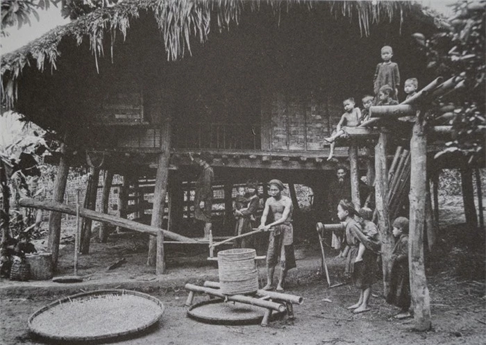 Trẻ em các vùng miền Việt Nam cách nay hơn 100 năm - Ảnh 11.