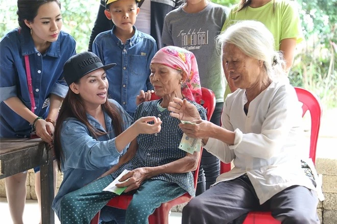 Phi Nhung bị netizen đào lại và soi điểm bất thường trong 2 vụ kêu gọi từ thiện miền Trung, nghi ngờ “ngâm” sao kê suốt 5 năm? - Ảnh 5.