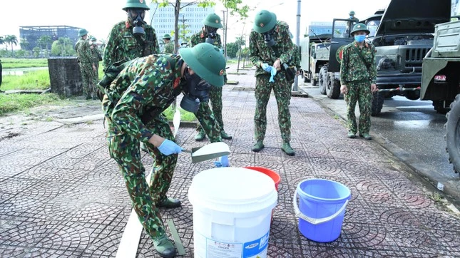 Hóa chất được sử dụng để phun khử khuẩn là Cloramin B, loại hóa chất này không ảnh hưởng đến sức khỏe con người.