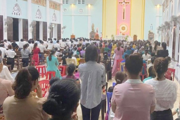 Linh mục tổ chức hành lễ cho 300 người bị phạt 7,5 triệu đồng