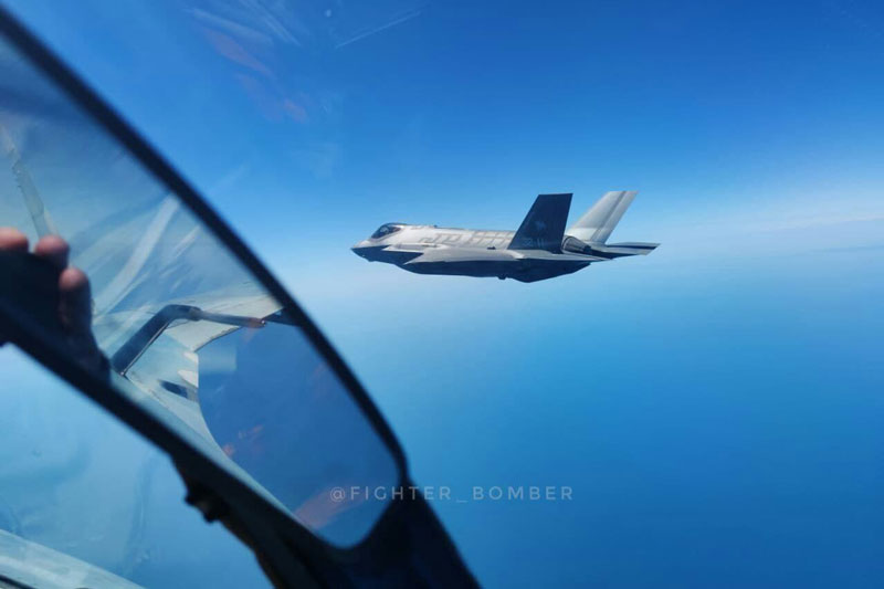 Chiến cơ Su-30 đánh chặn, ép tiêm kích F-35 phải đổi hướng