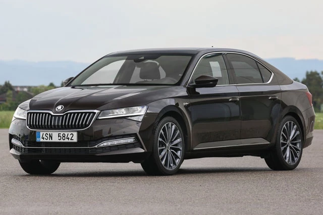 5. Skoda Superb (doanh số: 18.492 chiếc).