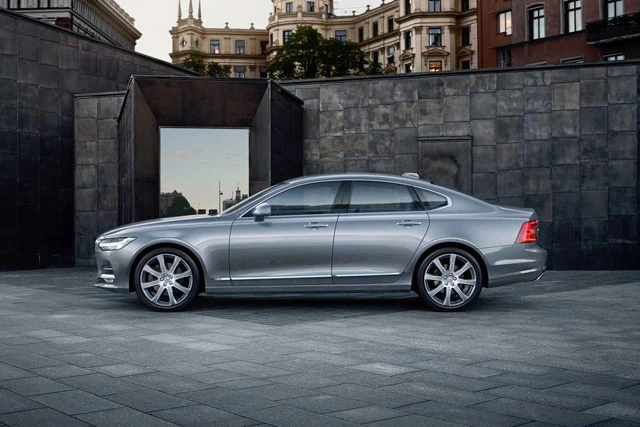 7. Volvo S90 (doanh số: 13.328 chiếc).