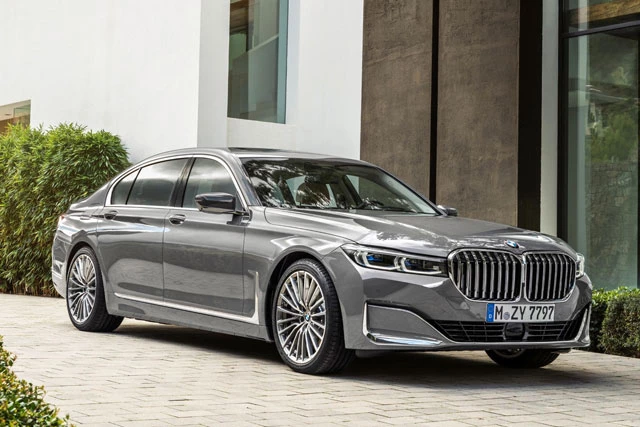 8. BMW 7-Series (doanh số: 12.955 chiếc).