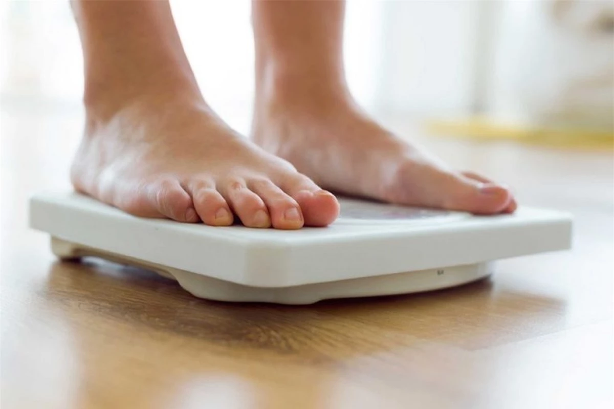 Giúp giảm cân: Thời gian bạn tiếp xúc với ánh sáng có thể ảnh hưởng đến cân nặng của bạn. Những người tiếp xúc với ánh sáng chủ yếu vào buổi sáng có chỉ số khối cơ thể (BMI) thấp hơn những người tiếp xúc với ánh sáng nhiều hơn vào buổi chiều.