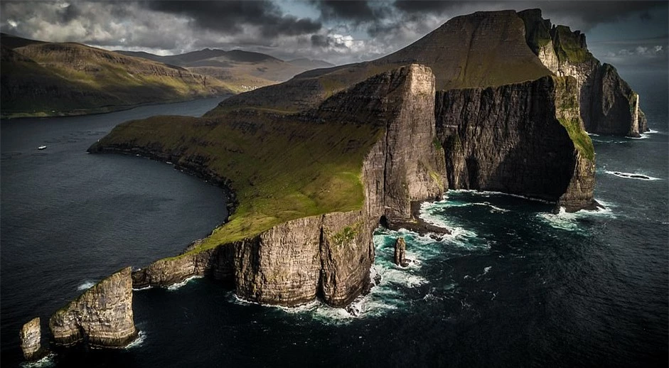 Kinh ngạc trước cảnh đẹp của Quần đảo Faroe (Đan Mạch) được chụp từ trên cao