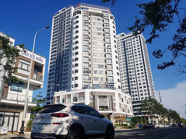 Dự án chung cư Monarchy do Công ty CP Đầu tư phát triển nhà Đà Nẵng làm chủ đầu tư trên địa bàn phường An Hải Tây, quận Sơn Trà, Đà Nẵng