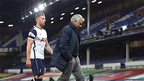 Mourinho tranh thủ mỉa mai Tottenham, thúc giục Kane ra đi