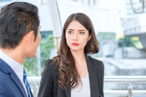 Vợ đang ở công ty thì nhận được cuộc điện thoại "động trời" từ chồng, song cuộc gặp mặt ở nơi sau đó mới khiến anh ta phải bàng hoàng