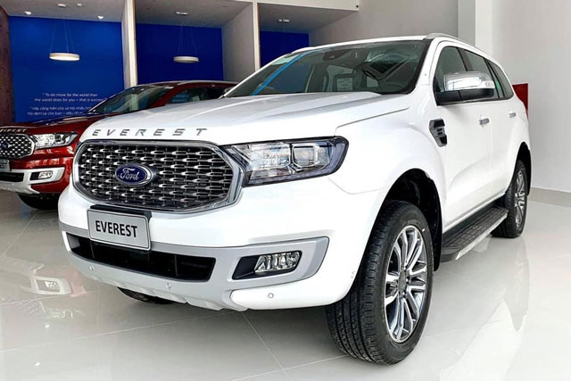 Ford Everest, Mazda CX-8, Honda CR-V giảm giá mạnh tại Việt Nam