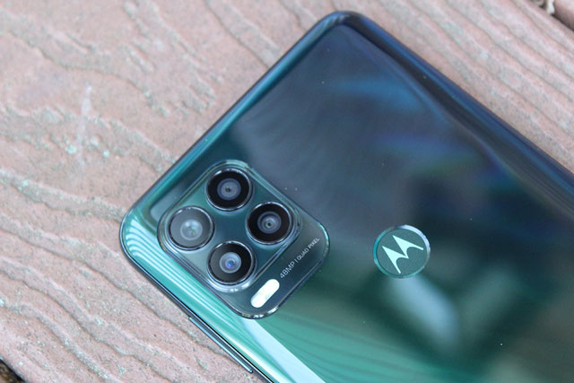 Cận cảnh smartphone chống nước, 5G, RAM 6 GB, pin ‘khủng’, giá 9,16 triệu