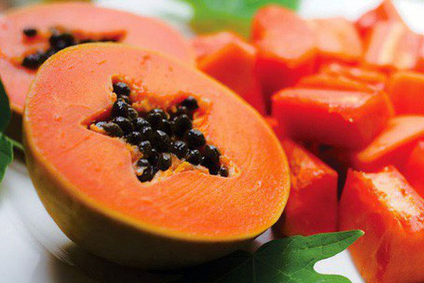 2 cách giúp tóc mượt chỉ với đu đủ