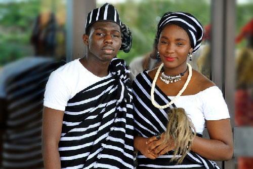 Nơi đàn ông trổ tài nhảy múa để được chọn làm chồng