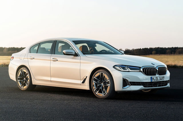 BMW 5-Series vượt mặt Mercedes-Benz E-Class về doanh số