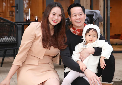 ‘Ông chồng vàng’ nhà sao Việt: Ngoài đường là đại gia ‘hét ra tiền’, về nhà chỉ là ‘đầu bếp riêng của vợ yêu’