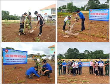 Đoàn viên, thanh thiếu nhi hăng hái trồng 100 cây xanh tại trường Mẫu giáo Ánh Dương, xã Đăk Ơ, huyện Bù Gia Mập