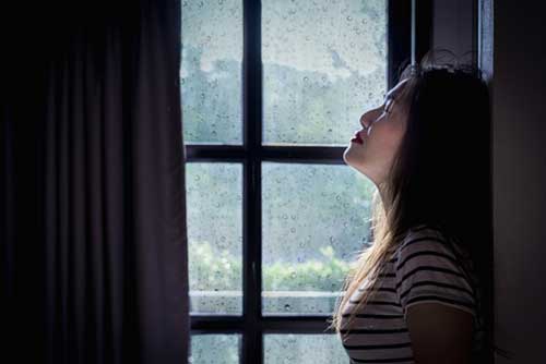 Sau đám tang của chồng tôi, mẹ chồng gọi con dâu vào đưa ra một yêu cầu khiến tôi xót xa tới tột cùng