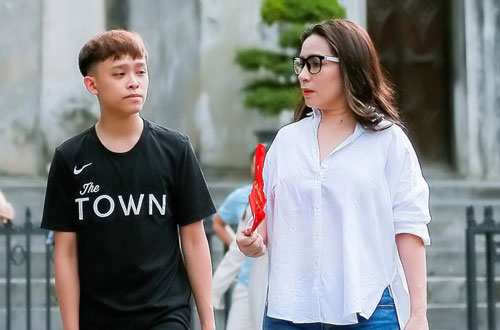 Dân mạng chỉ ra điểm bất hợp lý khi Phi Nhung nói lý do giữ tiền thưởng Vietnam Idol Kids và cát-xê của Hồ Văn Cường suốt 5 năm