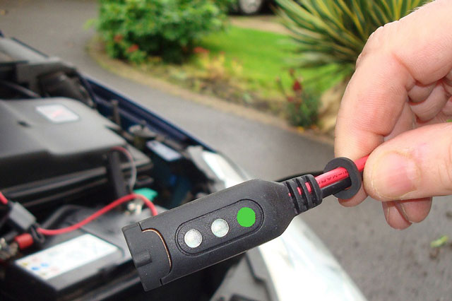 Xe ô tô bị hao điện quá nhanh là do đâu?