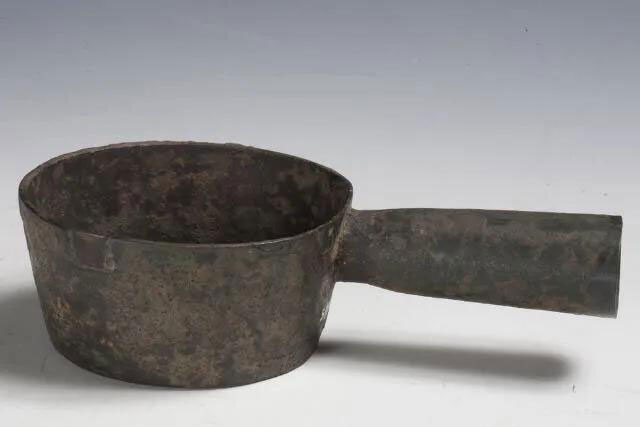 Lão nông đào được cái gáo trong sân, mang về dùng suốt 20 năm - Chuyên gia sửng sốt: Sao bác dám dùng?