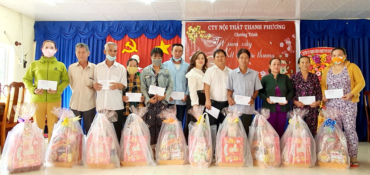 Ông Nguyễn Duy Thanh thường xuyên tham gia công tác thiện nguyện tại địa phương.
