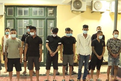 Triệt phá nhiều ổ nhóm tín dụng đen: Lãi suất 360%/năm, đánh người vay để đòi nợ