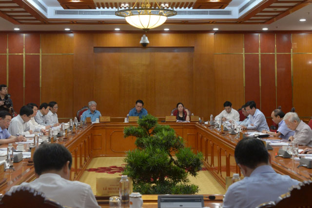 Bộ Chính trị chỉ đạo nghiên cứu thí điểm hộ chiếu vaccine