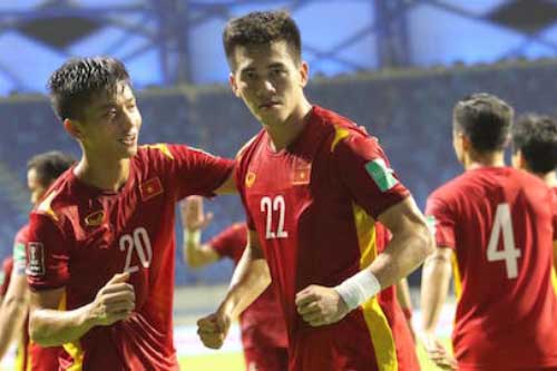 Chủ tịch nước và nhiều lãnh đạo cấp cao Chính phủ chúc mừng chiến thắng của ĐT Việt Nam