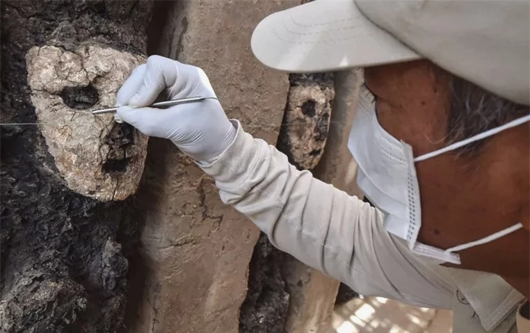 19 bức tượng bị chôn vùi và lãng quên hé lộ bí mật 750 năm trước 1