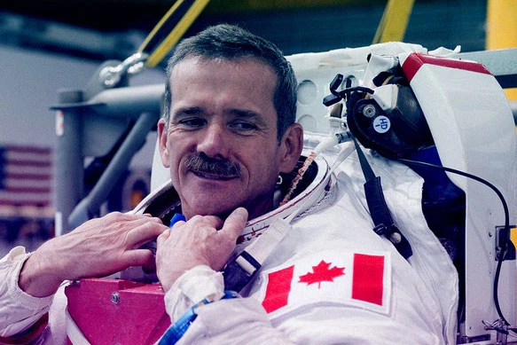 Cựu phi hành gia Canada cho rằng gán UFO với người ngoài hành tinh là điều ngớ ngẩn. Ảnh: NASA. Cựu phi hành gia Canada cho rằng gán UFO với người ngoài hành tinh là điều ngớ ngẩn. Ảnh: NASA.