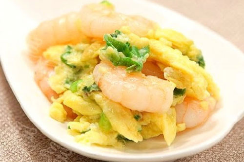 Tôm rang suông thôi thì thường quá, cho thêm thứ này nữa mới thành cực phẩm