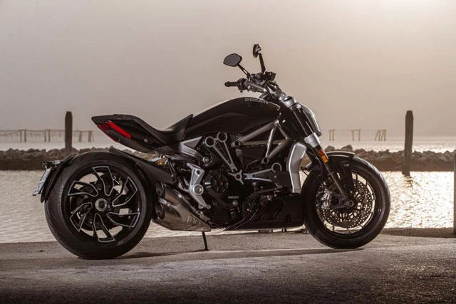 5. Ducati XDiavel Dark và Black Star.