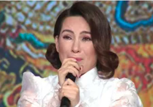 Phi Nhung từng khóc nghẹn, kể về tuổi thơ bất hạnh bị bỏ ngoài chùa, mẹ qua đời mới dám nói chuyện