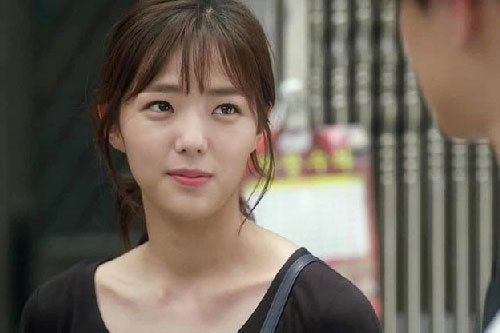 Xin vợ đi ăn tân gia nhà bạn, vợ chuyển khoản cho hẳn 20 triệu kèm lời dặn khiến tôi tự giác chui vào xó