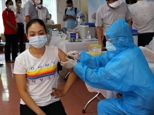 Ban hành văn bản không thống nhất về tiêm vắc xin phòng COVID-19: Hà Nội yêu cầu chấn chỉnh