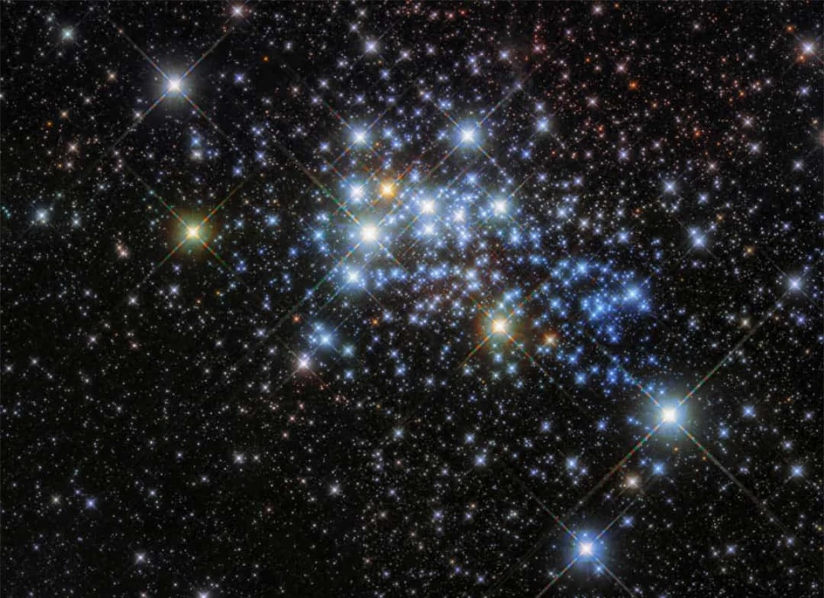 Chòm siêu sao Westerlund 1 là nơi sinh ra một trong những ngôi sao lớn nhất từng được phát hiện, trong đó có 1 sao lùn đỏ có bán kính gấp 1.500 lần Mặt Trời.