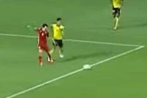 CĐV Malaysia: ‘Việt Nam ăn mừng một bàn thắng từ ăn vạ sao?’