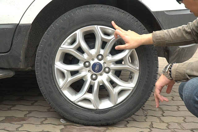 Hướng dẫn kiểm tra lốp xe thế nào trước những chuyến đi xa